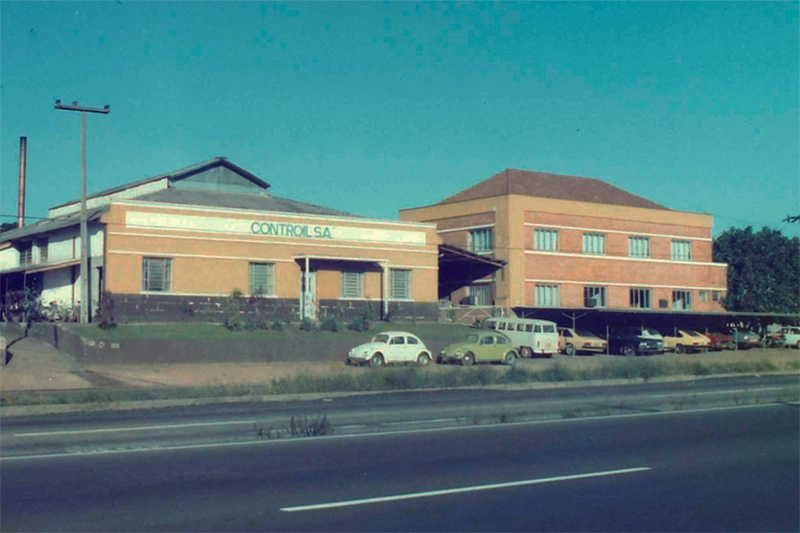 Em 1965 ocorre mudan�a na raz�o social para Freios Controil Ltda.